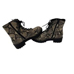 Women’s Chelsea And Violet  Snakeskin Leather Lace Up Chunky Combat Boot  8.5